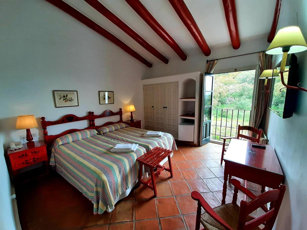Finca Valbono Apartamentos Rurales Y Hotel Aracena Extérieur photo