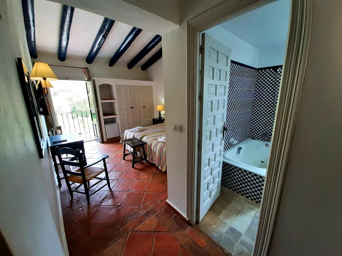 Finca Valbono Apartamentos Rurales Y Hotel Aracena Extérieur photo