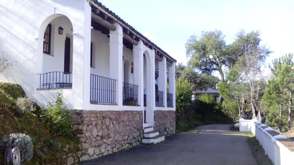 Finca Valbono Apartamentos Rurales Y Hotel Aracena Extérieur photo